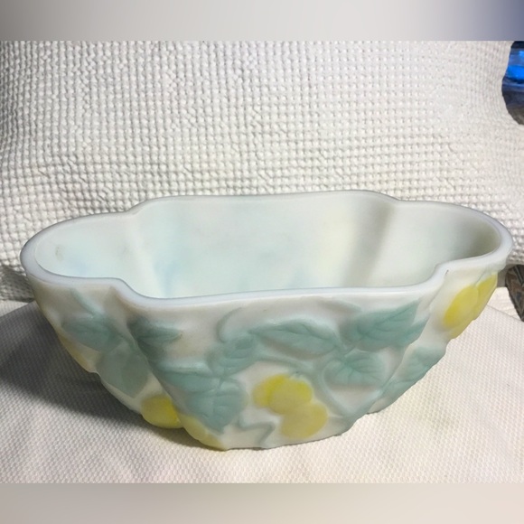 Antique 1920's Phoenix Glass Martele Olive Vase in White Painted Yellow & Green - Picture 4 of 11